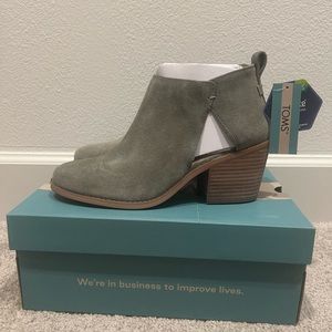 Toms Lea Vetiver Grey Suede Boot size 9